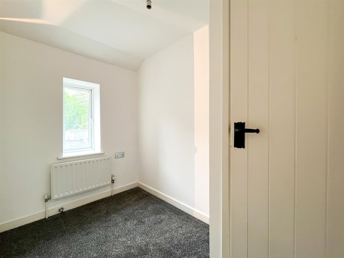 1 bed property in Tower Cottages, Esher